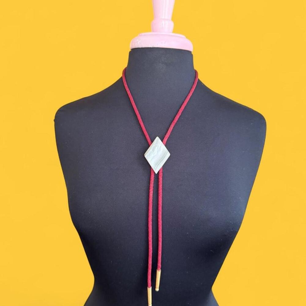 Vintage Agate Worry Stone Bolo Tie – Red Braided Cord